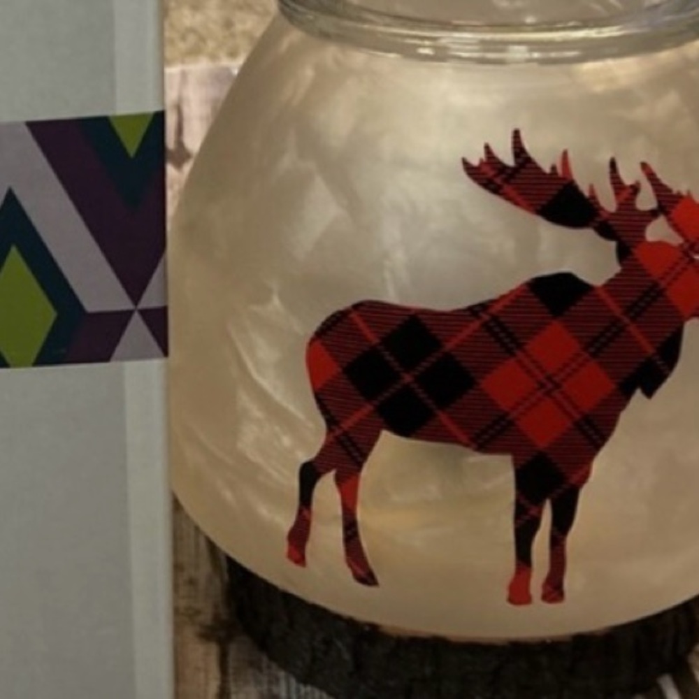 Scentsy new warmer with box, never used, Christmas plaid